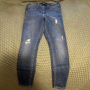 Hollister.. medium wash ripped high-rise jeggings advanced stretch, short.